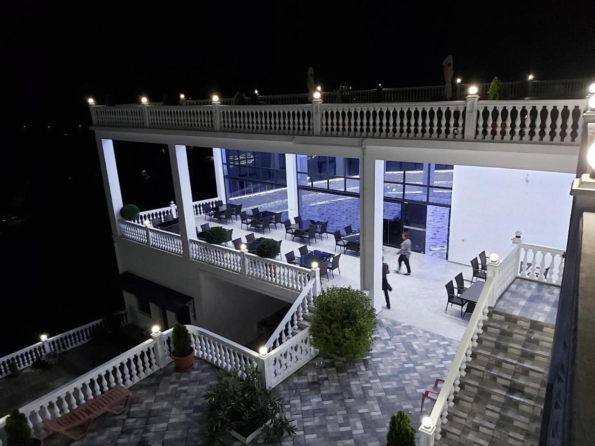 Hotel Zura Palace 卡瓦拉提 外观 照片