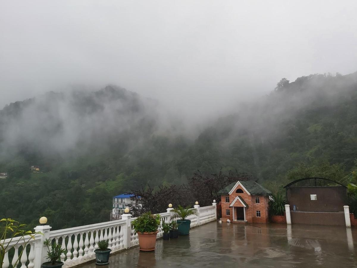 Hotel Zura Palace 卡瓦拉提 外观 照片