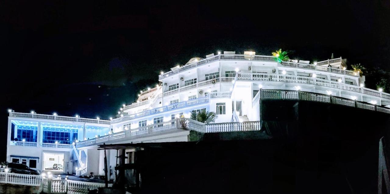 Hotel Zura Palace 卡瓦拉提 外观 照片