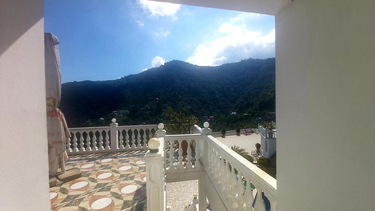 Hotel Zura Palace 卡瓦拉提 外观 照片